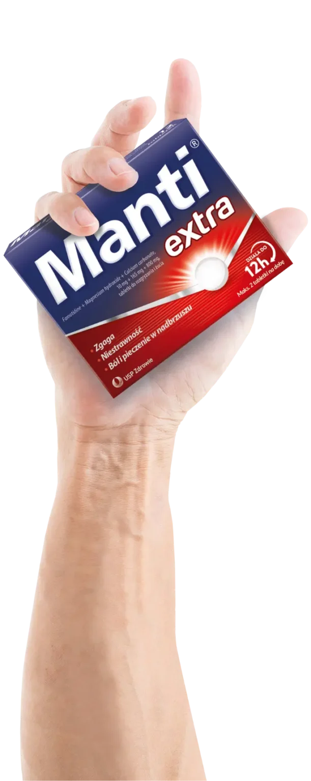 mężczyzna trzymający manti